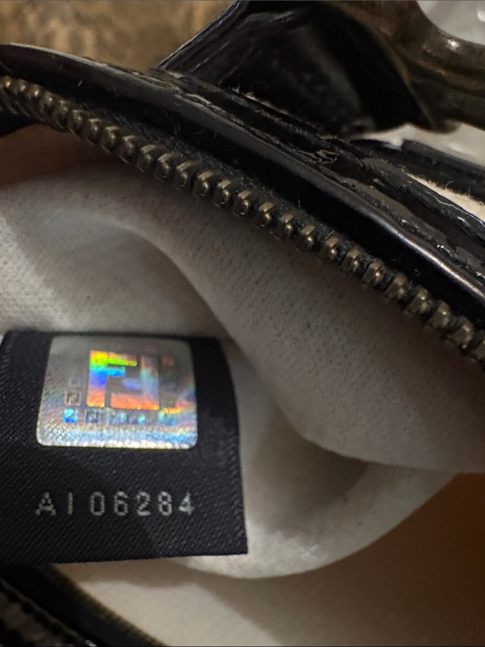 Vintage Fendi White Canvas Shoulder Bag with Black Patent Leather Logo and Trim - Picture 5 of 12